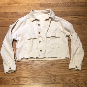 Vuori Mackenzie Cropped Shirt Jacket. Natural color. Size Small.